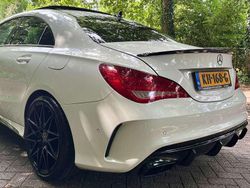 Wit Gebruikt 2015 Mercedes CLA200 AMG line Sedan | € 20.900 (Eerlijke prijs)