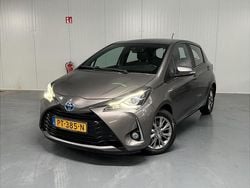 Grijs Gebruikt 2017 Toyota Yaris Hybrid Executive Hatchback | € 15.799 (Super prijs)