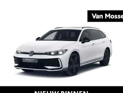 Wit Nieuw 2025 VW Passat R-line Edition Stationwagen | € 53.500 (Eerlijke prijs)