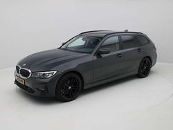 Grijs Gebruikt 2020 BMW 318 Executive Stationwagen | € 29.950 (Eerlijke prijs)