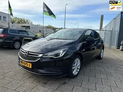 Zwart Gebruikt 2017 Opel Astra Edition Hatchback | € 7.249 (Eerlijke prijs)