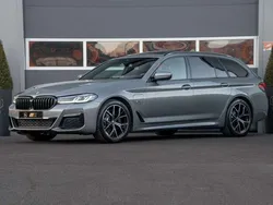 Grijs, metallic lak Gebruikt 2024 BMW 530e Stationwagen | € 49.950 (Super prijs)