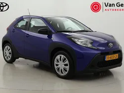 Blauw Gebruikt 2024 Toyota Aygo Play Hatchback | € 19.999 (Eerlijke prijs)
