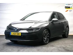 Grijs Gebruikt 2021 VW Golf VIII Life Hatchback | € 18.945 (Eerlijke prijs)