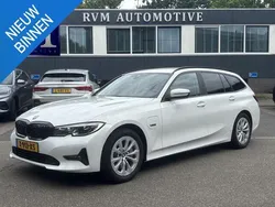 Wit Gebruikt 2021 BMW 330 Executive Stationwagen | € 31.899 (Super prijs)