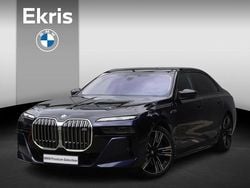 Blauw (metallic) Gebruikt 2023 BMW M760e Exclusive Sedan | € 109.950