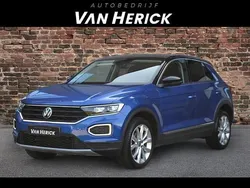 Blauw Gebruikt 2021 VW T-Roc Business SUV | € 25.945 (Goede deal)