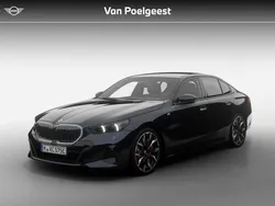 M carbonschwarz metallic (zwart metallic) Nieuw 2025 BMW 530e M Sport Sedan | € 94.661