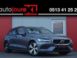 Grijs, metallic lak Gebruikt 2021 Volvo V60 Momentum Stationwagen | € 20.999