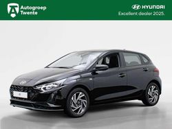 Phantom black (zwart metallic) Gebruikt 2024 Hyundai i20 Comfort Hatchback | € 20.750 (Eerlijke prijs)