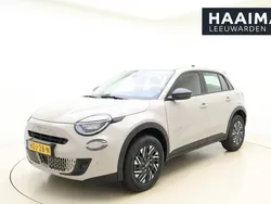 Grijs, metallic lak Nieuw 2025 Fiat 600 Urban SUV | € 32.950 (Eerlijke prijs)