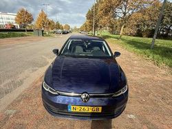 Blauw Gebruikt 2021 VW Golf VIII Life Hatchback | € 16.000 (Goede deal)