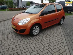 Oranje Gebruikt 2008 Renault Twingo Authentique Hatchback | € 2.995 (Eerlijke prijs)