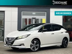 Twotone (pearl white/black) Gebruikt 2021 Nissan Leaf N-Connecta Hatchback | € 16.700 (Eerlijke prijs)