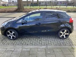 Zwart Gebruikt 2013 Kia Rio MPV | € 2.000 (Super prijs)