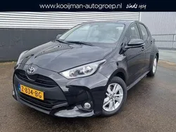 Zwart Gebruikt 2024 Toyota Yaris Active Hatchback | € 23.699 (Eerlijke prijs)