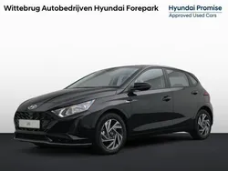 Phantom black (donker zwart metallic) Nieuw 2025 Hyundai i20 Comfort Hatchback | € 23.425 (Iets duurder)