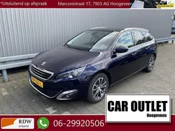 Blauw, metallic lak Gebruikt 2017 Peugeot 308 Premium Stationwagen | € 8.750 (Goede deal)