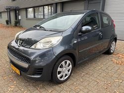 Grijs (metallic) Gebruikt 2012 Peugeot 107 Hatchback | € 1.600 (Goede deal)