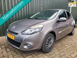 Grijs, metallic lak Gebruikt 2012 Renault Clio IV Authentique Hatchback | € 4.990 (Super prijs)
