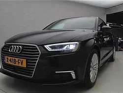 Zwart Gebruikt 2018 Audi A3 Sportback e-tron Sedan | € 19.700 (Iets duurder)