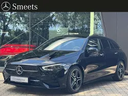 , metallic lak Nieuw 2025 Mercedes CLA180 Shooting Brake AMG line Stationwagen | € 54.728 (Duur)