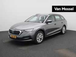 Grijs Gebruikt 2024 Skoda Octavia Business Line Stationwagen | € 32.844 (Iets duurder)