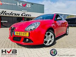 Rood Gebruikt 2015 Alfa Romeo Giulietta Sprint Hatchback | € 9.995 (Eerlijke prijs)