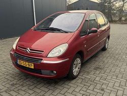 Rood Gebruikt 2006 Citroën Xsara Picasso Attraction MPV | € 999 (Goede deal)