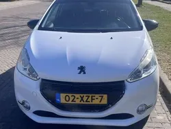 Wit Gebruikt 2012 Peugeot 208 Allure Hatchback | € 3.999 (Goede deal)