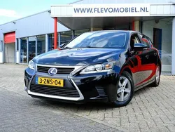 Zwart Gebruikt 2015 Lexus CT200h Hatchback | € 11.950 (Eerlijke prijs)