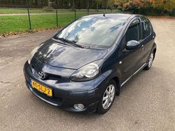 Grijs Gebruikt 2011 Toyota Aygo Comfort Hatchback | € 1.999 (Super prijs)