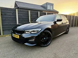Zwart Gebruikt 2021 BMW 320 Executive Stationwagen | € 29.450 (Eerlijke prijs)