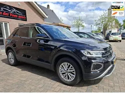 Zwart Gebruikt 2022 VW T-Roc Life SUV | € 27.500 (Goede deal)