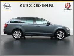 Grijs, metallic lak Gebruikt 2020 Skoda Octavia Business Line Stationwagen | € 15.395 (Super prijs)