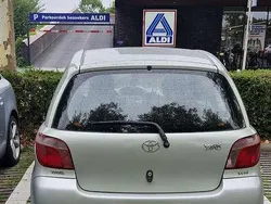 Gebruikt 2001 Toyota Yaris Sol Sedan | € 1.350 (Eerlijke prijs)
