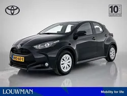 Zwart, metallic lak Gebruikt 2024 Toyota Yaris Active Hatchback | € 23.695 (Eerlijke prijs)