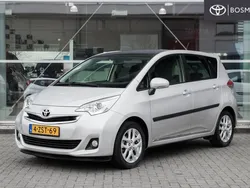 Grijs Gebruikt 2015 Toyota Verso-S Trend MPV | € 12.450 (Eerlijke prijs)