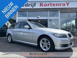Grijs, metallic lak Gebruikt 2012 BMW 318 Stationwagen | € 6.750 (Eerlijke prijs)