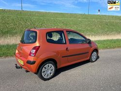 Oranje Gebruikt 2008 Renault Twingo Authentique Hatchback | € 1.350 (Eerlijke prijs)