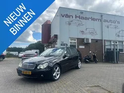 Zwart, metallic lak Gebruikt 2006 Mercedes C180 Classic Stationwagen | € 2.450 (Eerlijke prijs)