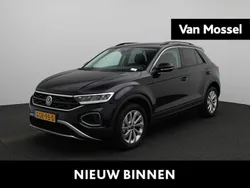 Zwart Gebruikt 2024 VW T-Roc Edition SUV | € 29.900 (Eerlijke prijs)