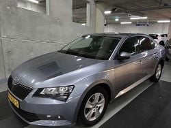 Grijs Gebruikt 2017 Skoda Superb Active Sedan | € 10.495 (Eerlijke prijs)