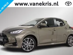 Bruin, metallic lak Nieuw 2025 Toyota Yaris Hybrid Executive Hatchback | € 33.240 (Eerlijke prijs)