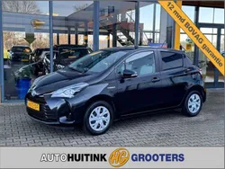 Zwart, metallic lak Gebruikt 2020 Toyota Yaris Hybrid Active Hatchback | € 16.995 (Eerlijke prijs)