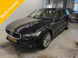 Zwart, metallic lak Gebruikt 2019 Volvo V60 Momentum Stationwagen | € 26.995 (Goede deal)