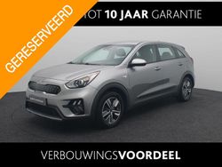 Grijs, metallic lak Gebruikt 2020 Kia Niro Comfort SUV | € 19.940 (Eerlijke prijs)