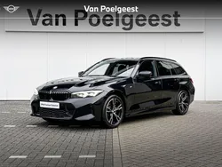Black sapphire metallic (zwart metallic) Gebruikt 2025 BMW 318 Comfort Edition Stationwagen | € 52.900