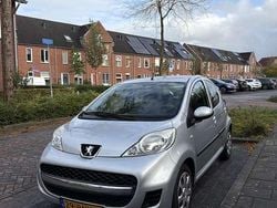 Grijs Gebruikt 2011 Peugeot 107 Hatchback | € 3.600 (Eerlijke prijs)