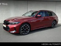 Rood Nieuw 2025 BMW 330e Stationwagen | € 69.880